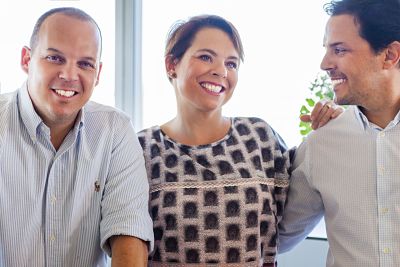 Los hermanos Norberto, Vicente y Patricia Granados dirigen Instituto Español en la actualidad 