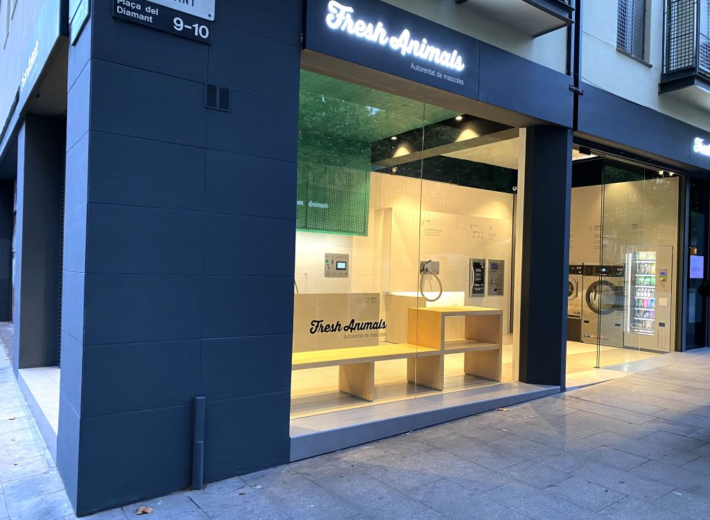 Segundo local de Fresh Animals ubicado en la Plaça del Diamant 9-10 del barrio de Gracia en Barcelona 