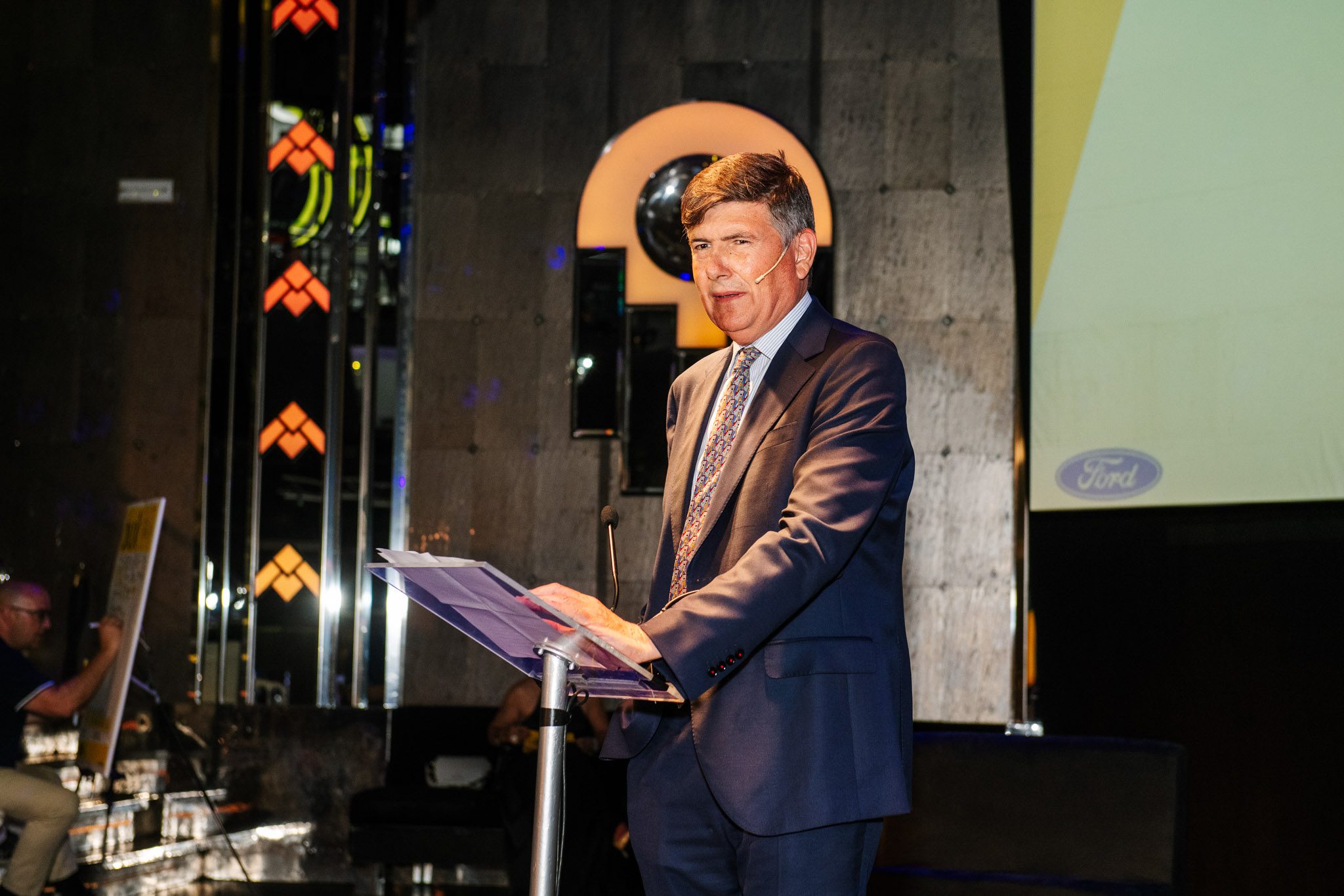 ¿DUX o Líder? Reinterpretando el nuevo liderazgo