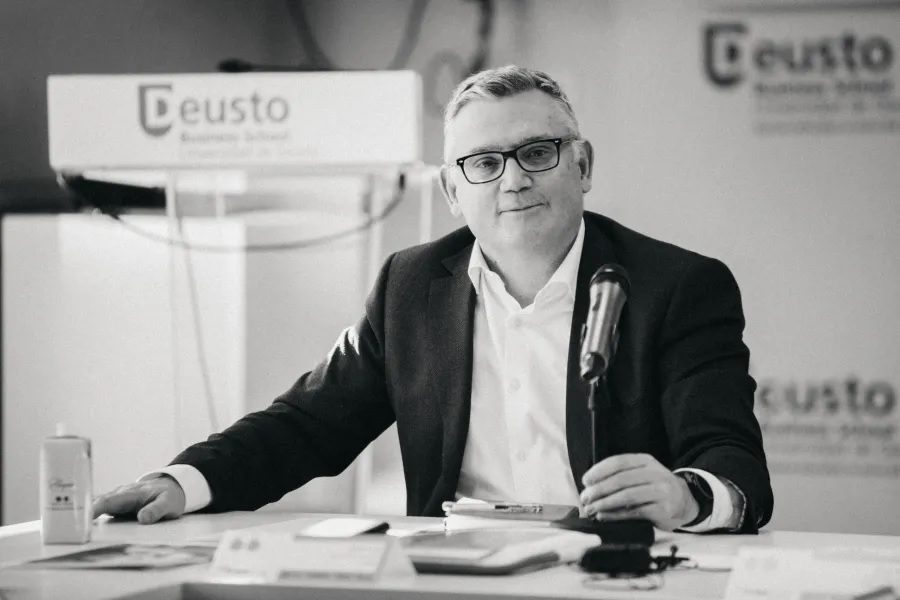 Confianza y responsabilidad: hacia el liderazgo transformador