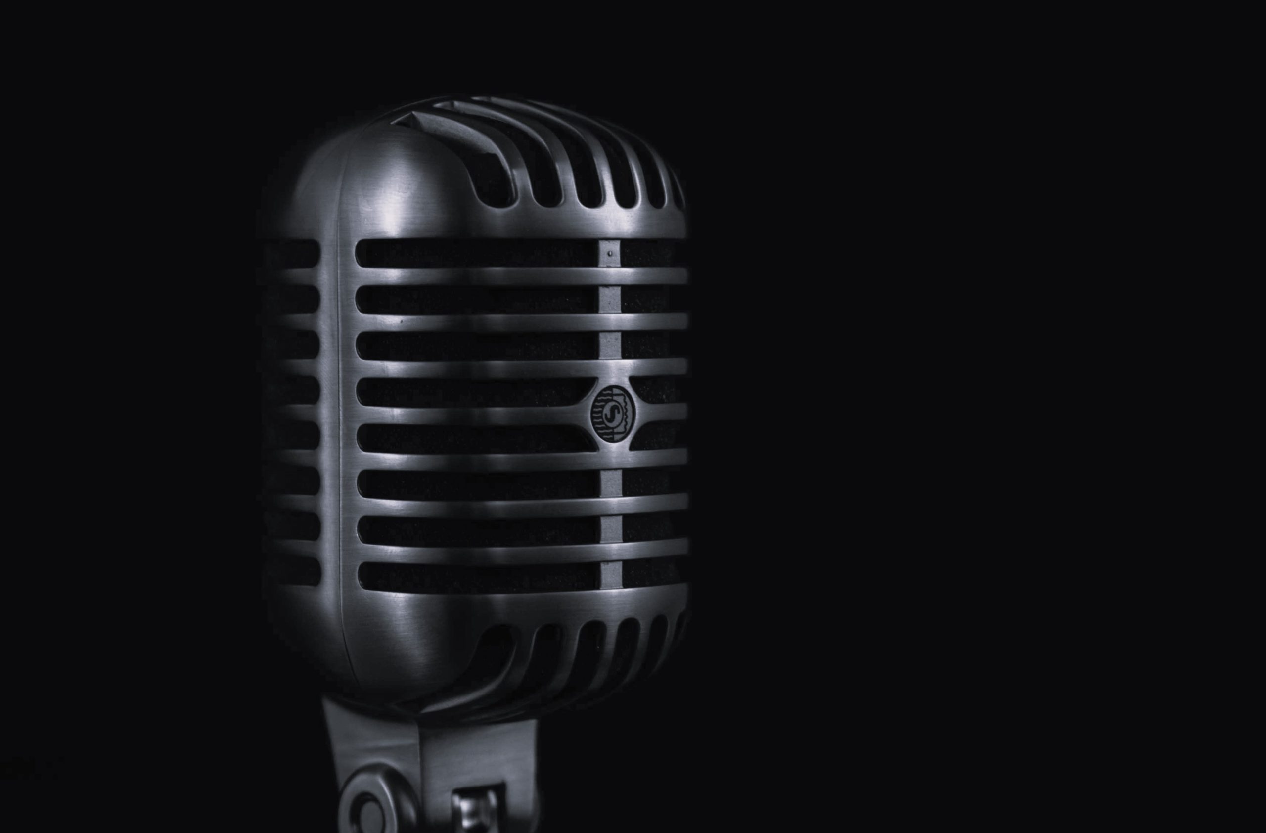 El poder de la escucha activa: podcast y liderazgo