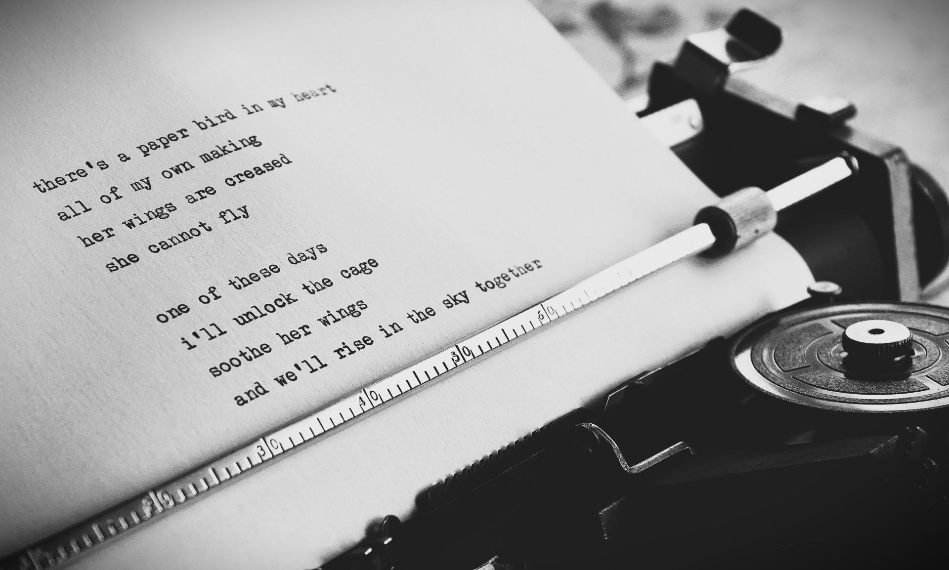 El poder silencioso de la poesía: por qué los líderes más humanos escriben versos