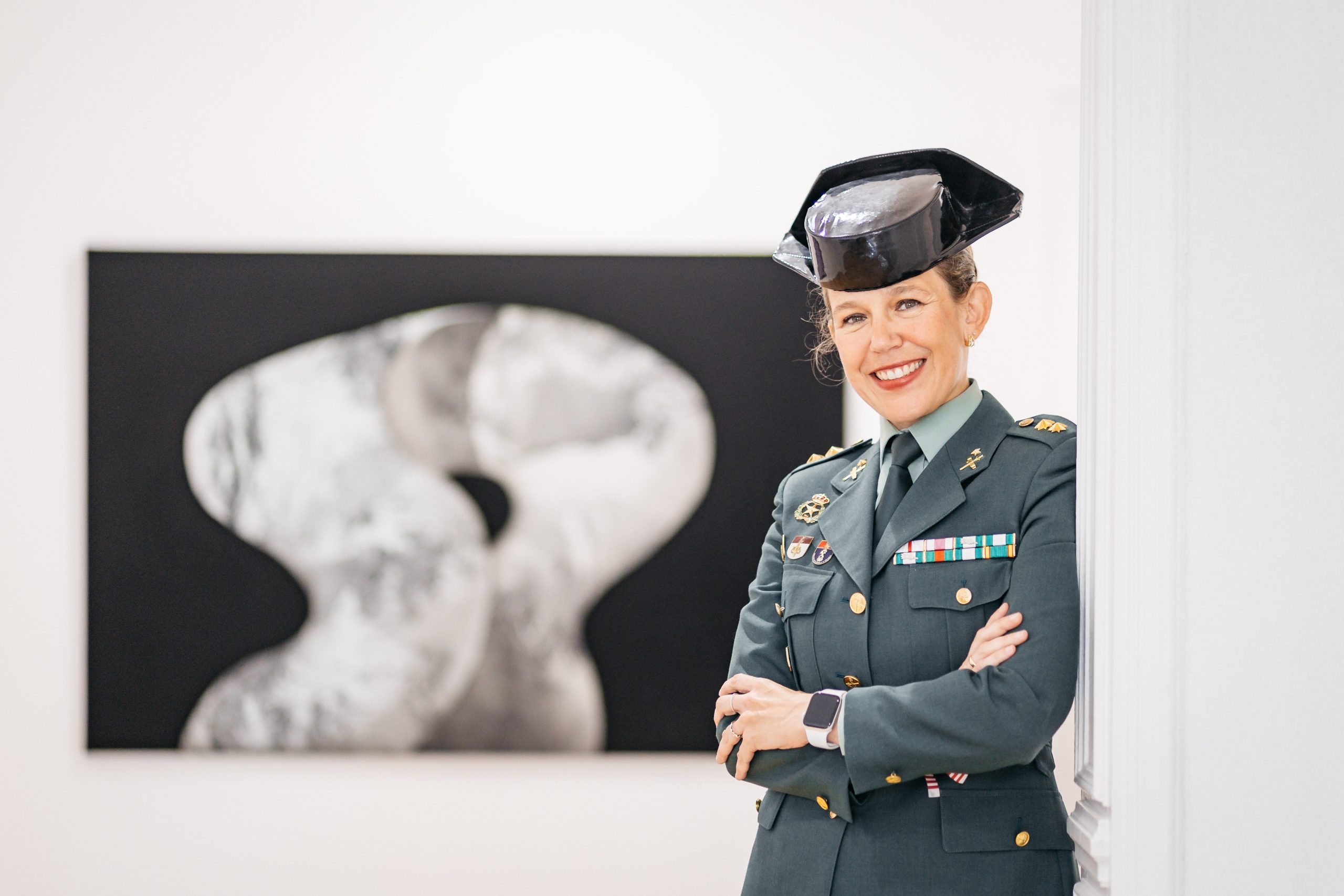 Veronica Guillen en la galería de arte.