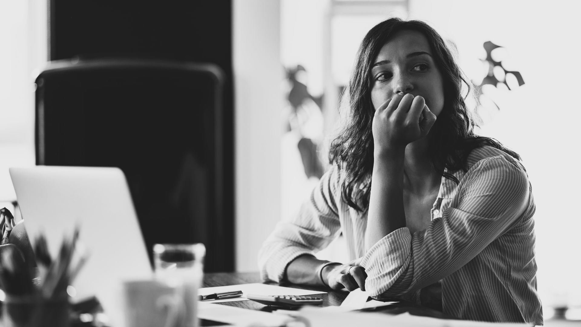 Del “me voy” al “me quedo por si acaso”: el silencio del job hugging en la era de la IA